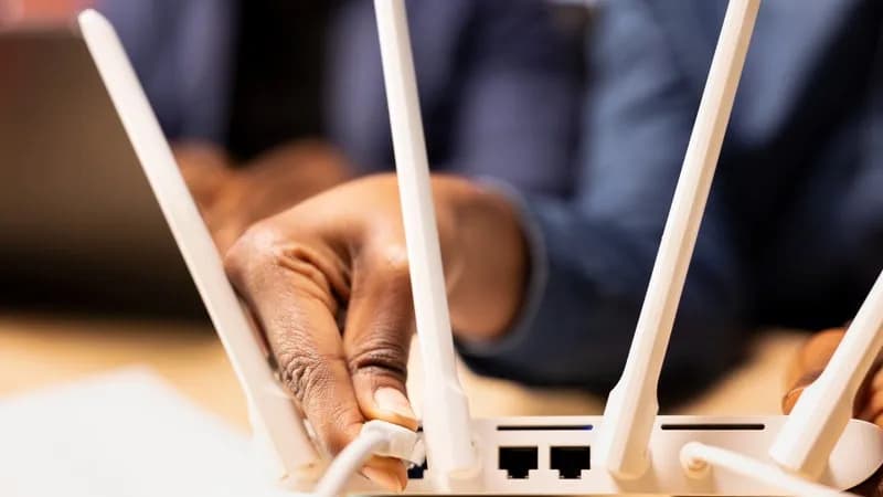 Comment une simple feuille d’aluminium peut augmenter le débit Wi‑Fi chez vous