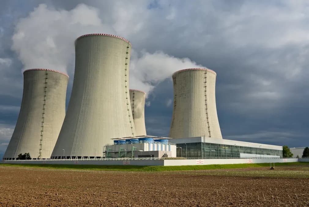 Incendie après frappe de drone près de la centrale nucléaire de Barakah aux Emirats arabes unis