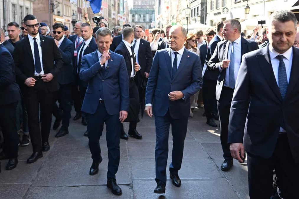 Hongrie : Péter Magyar rompt avec la diplomatie d'Orban en Pologne