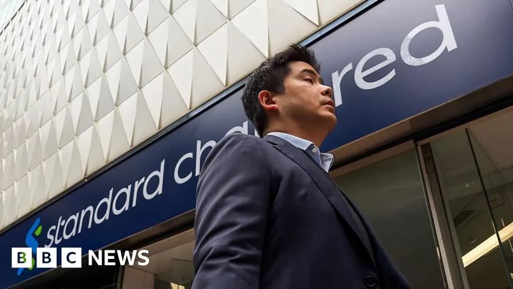 Standard Chartered annonce des milliers de suppressions de postes liées au déploiement de l’IA dans la banque