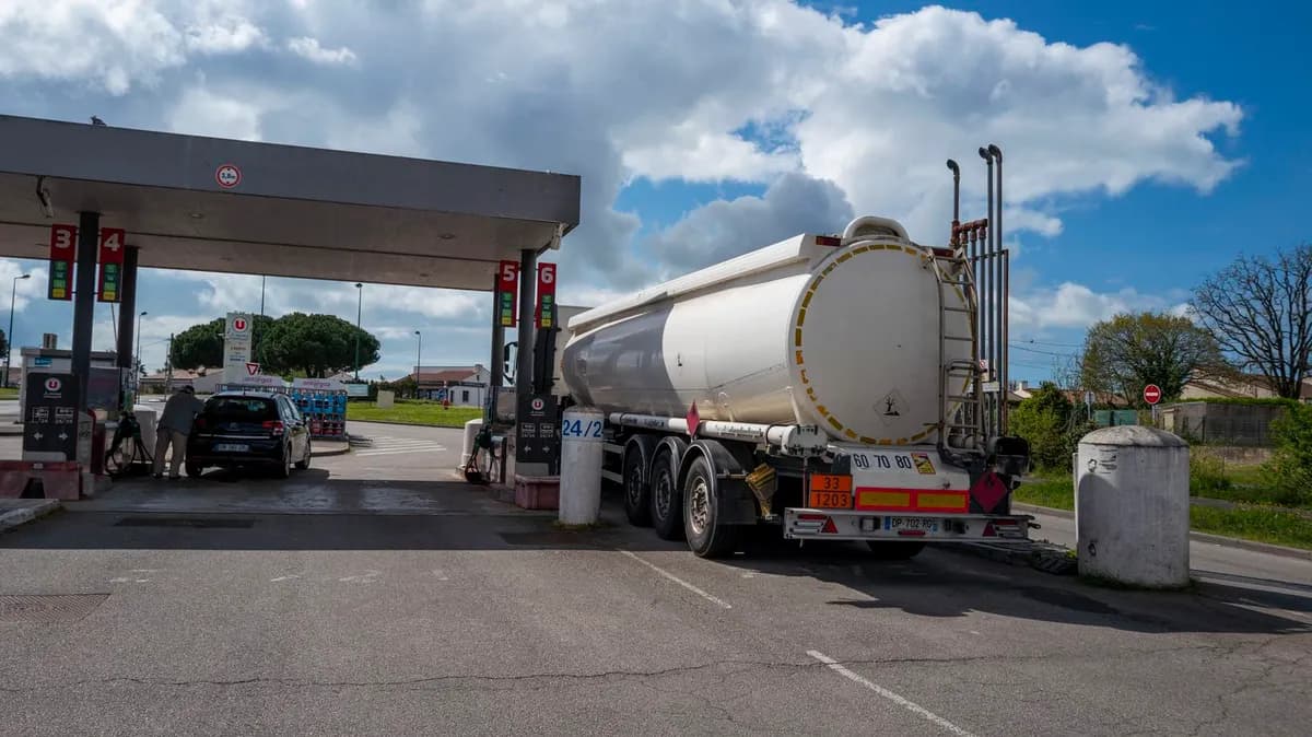 Crise des carburants : les camions-citernes autorisés à circuler ce week-end pour assurer l’approvisionnement