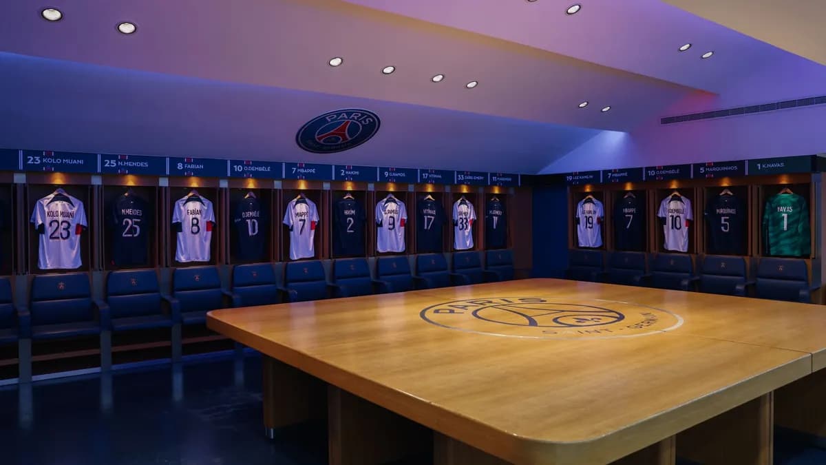 Kylian Mbappé célèbre sa sélection en équipe de France avec une photo d’enfance en maillot des Bleus