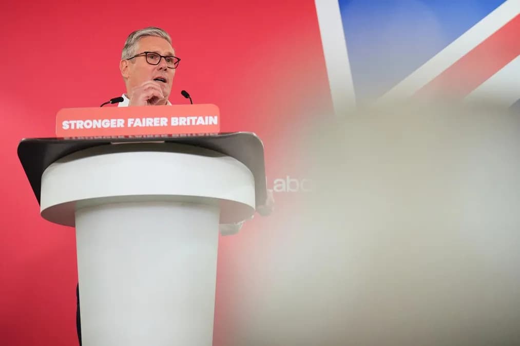 Keir Starmer maintient sa position à Downing Street malgré la contestation interne au Labour