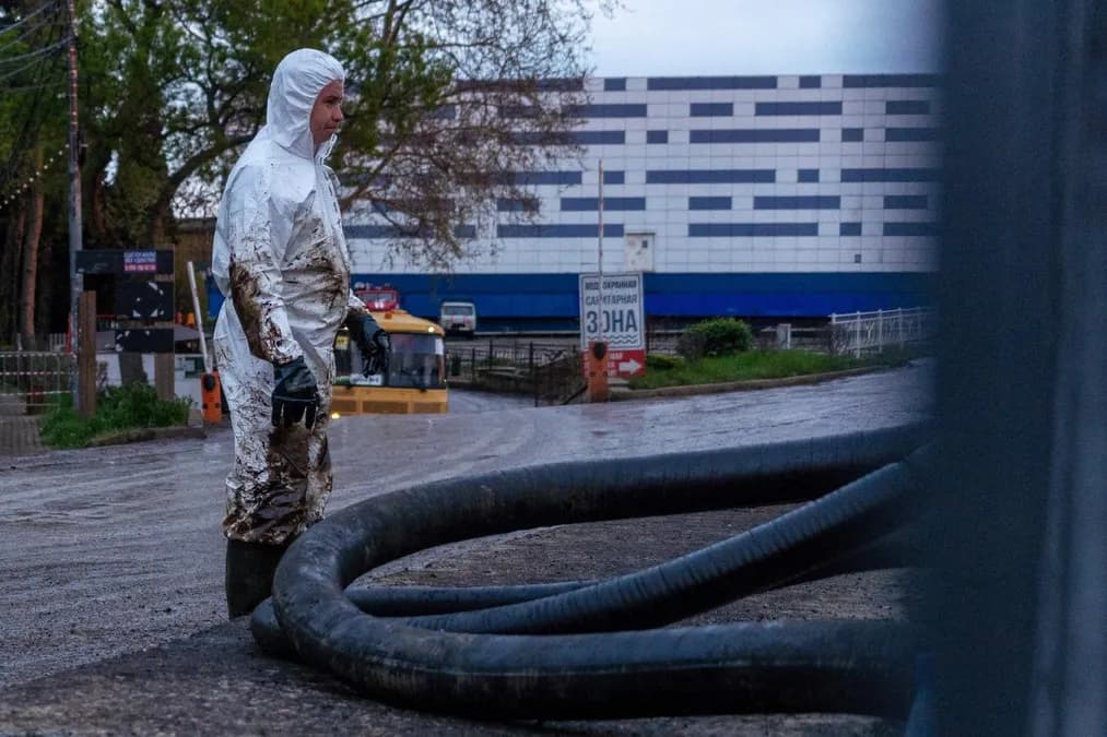 Drones ukrainiens frappent les installations pétrolières russes à Perm dans l’Oural en 2026