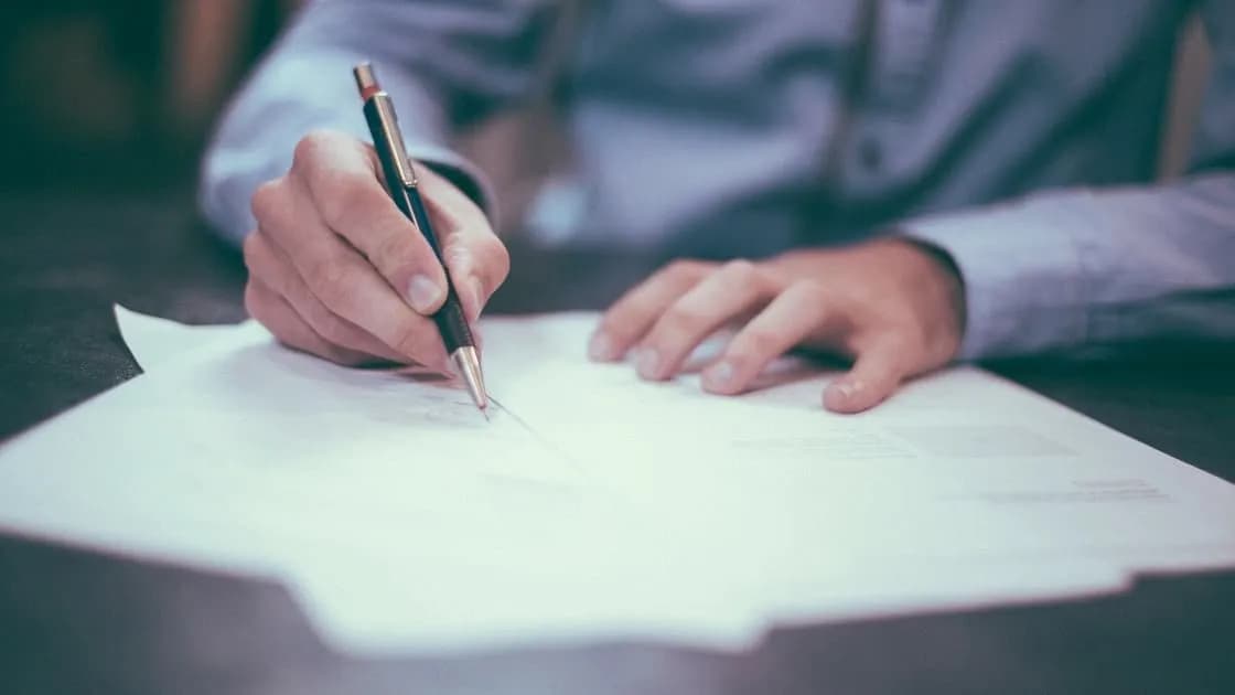 Négociations stoppées : syndicats et patronat en échec sur la régulation des contrats courts