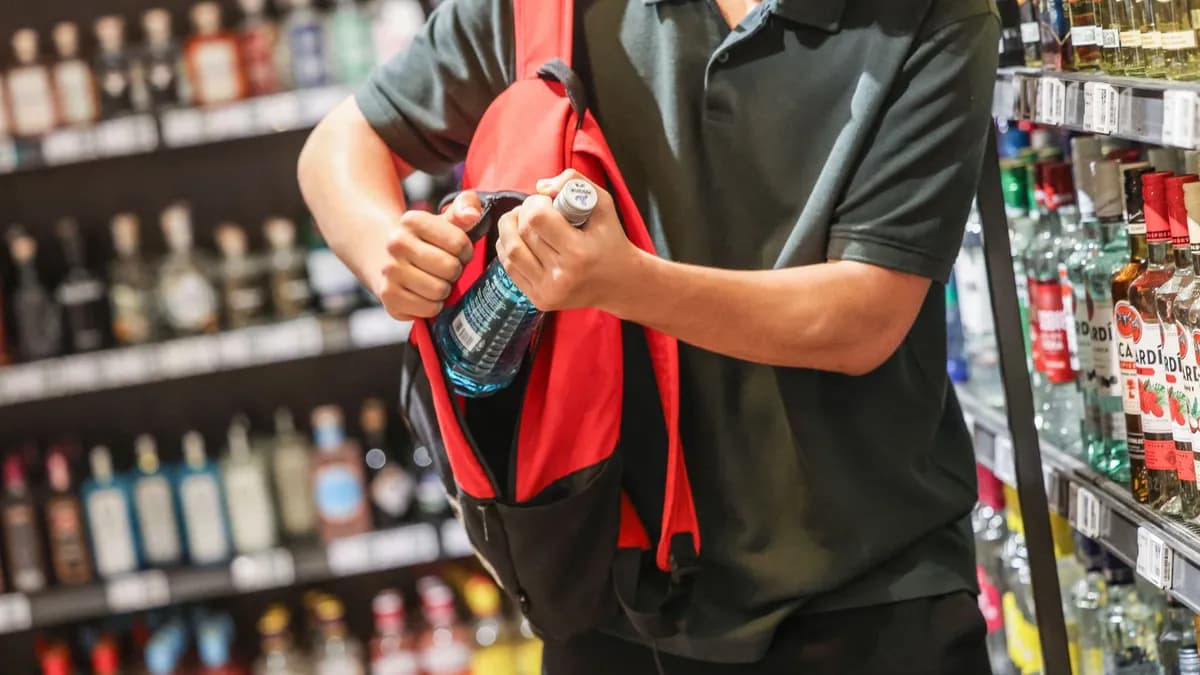 Angleterre : Un vendeur licencié pour avoir empêché un vol à l’étalage suscite l’indignation